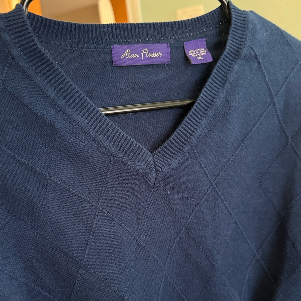 Alan Flusser Men's Navy V-Neck Sweater with diamond stitching